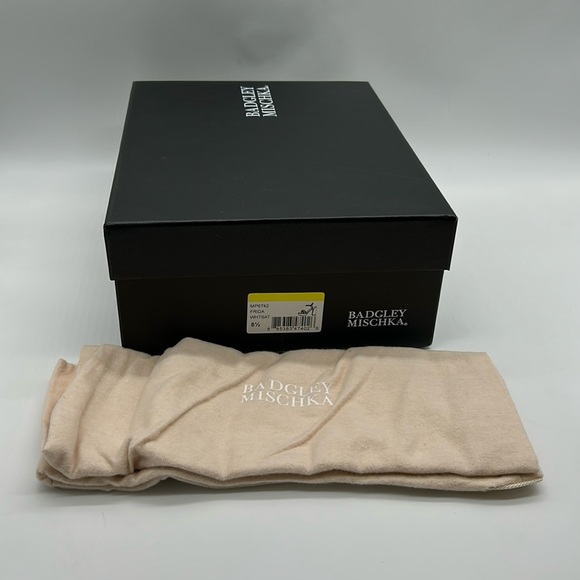 B2458- Badgley Mischka Frida White Satin Rhinestone Platform Sandals Sz 8.5 NWT - Picture 12 of 12